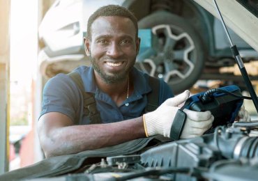 Car mechanic in Tema